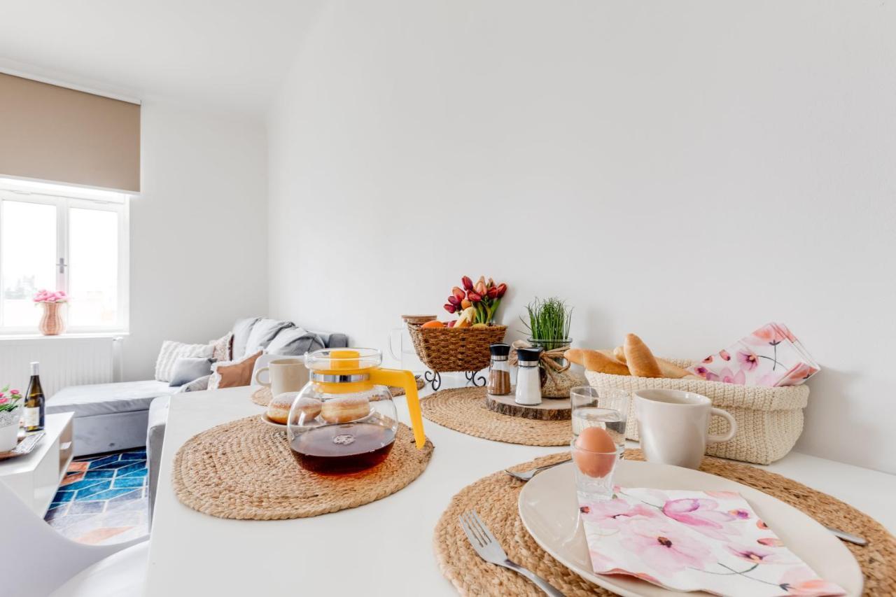 Modern, Bright And Spacious Apartment