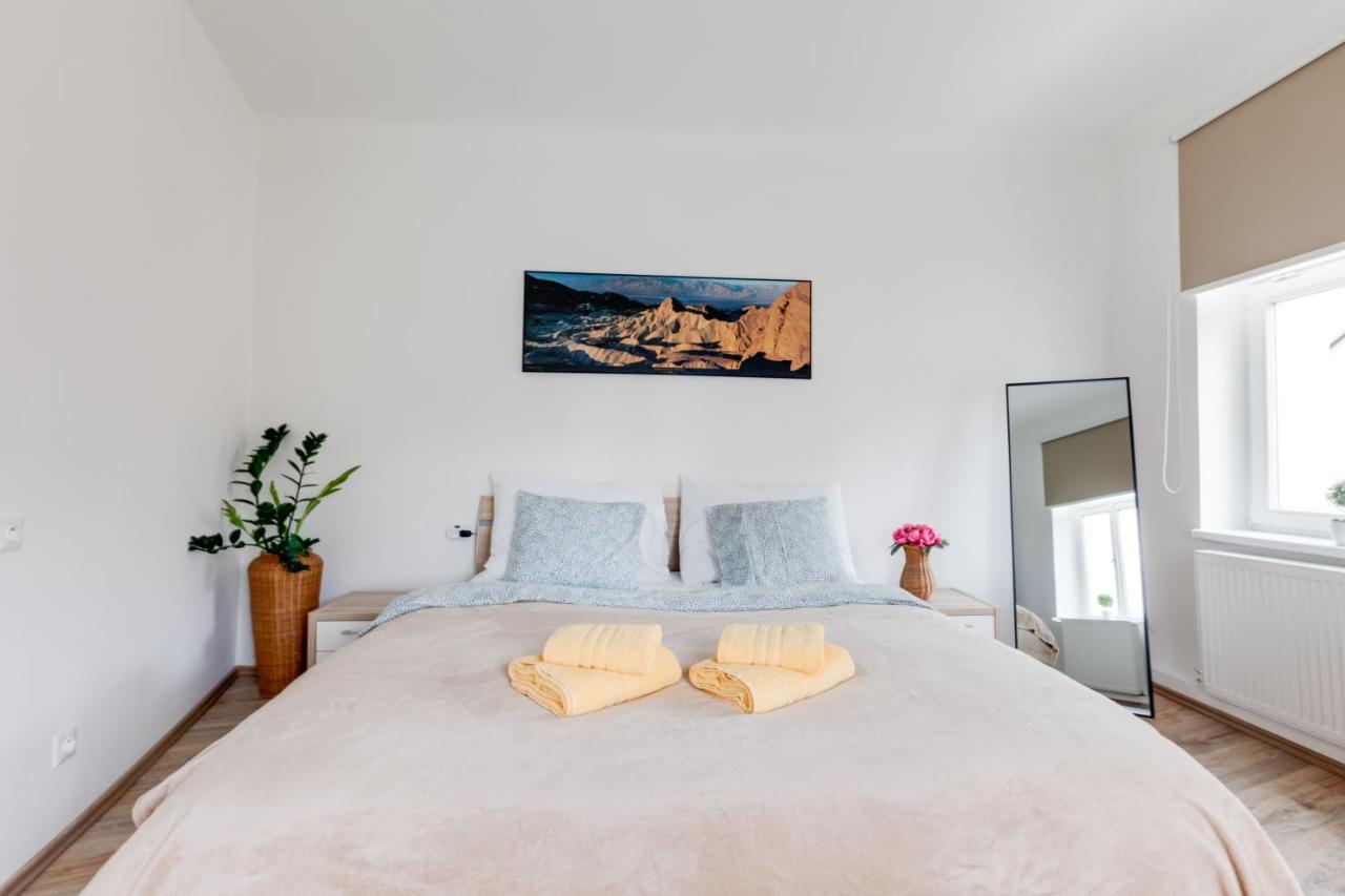 Modern, Bright And Spacious Lejlighed
