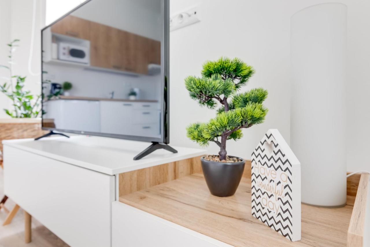 Modern, Bright And Spacious Lejlighed *